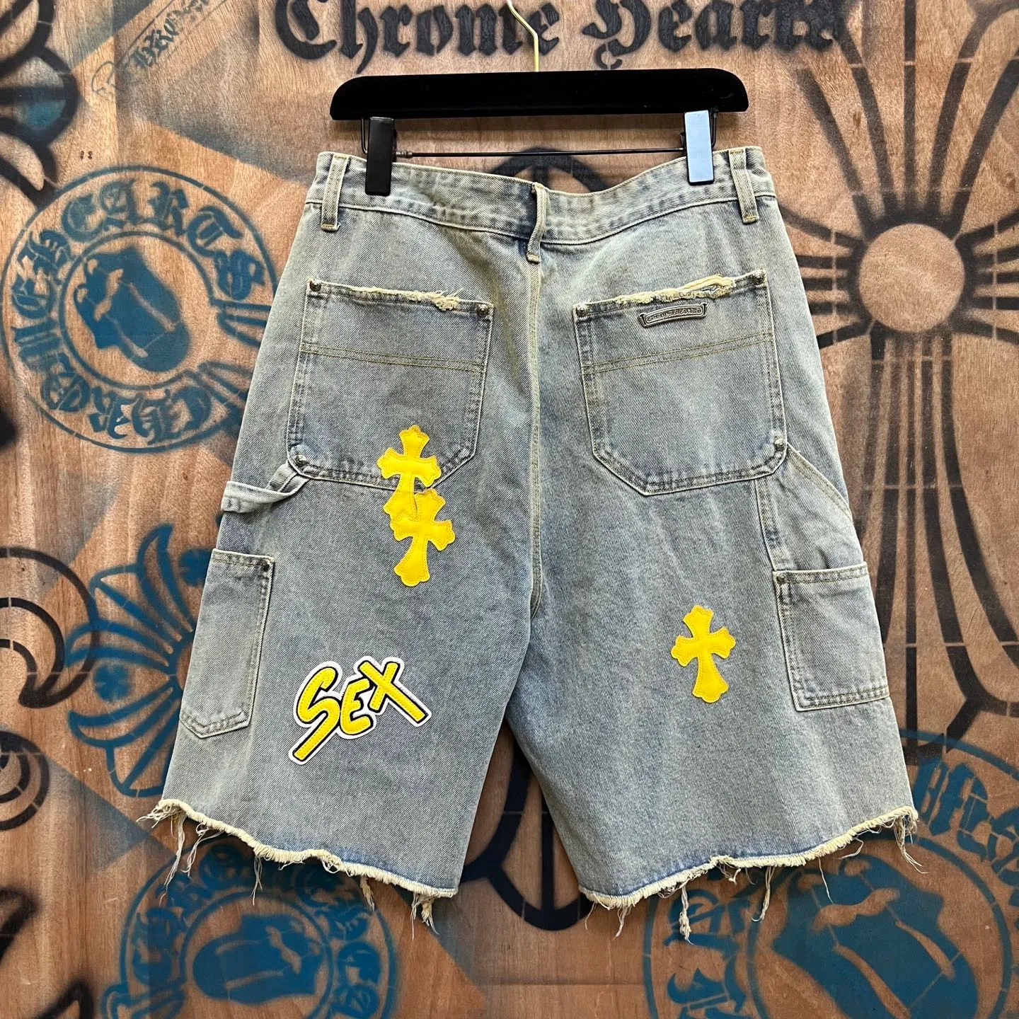 P520 chrome hearts limited series new city limited jeans Chrome Hearts city limited denim shorts vintage levis American made 501 505 517 base version remake Levis American made 501 base version imported sheepskin 925 silver remake Customers provide waist and pants length or height and weight. The studio will select the most suitable base version for you to remake. There are many people doing remakes in the market. Don’t belittle or comment. The difference is visible to the naked eye. See and compare for yourself #CHROME HEARTS Unisex style